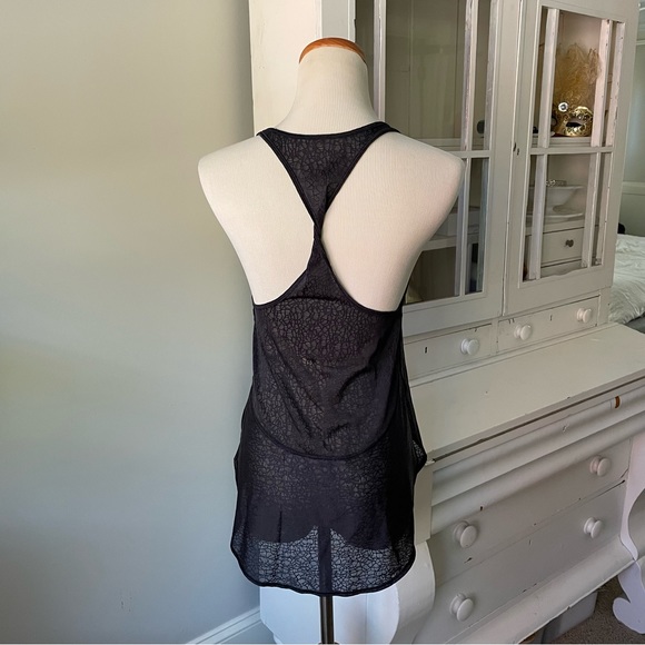 Lululemon Twist & Train Tank in Black Mesh - Picture 9 of 15
